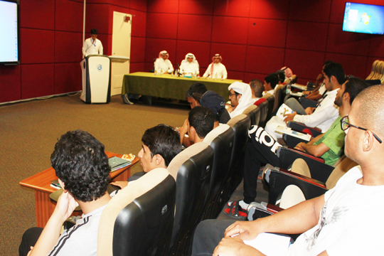 لقاء عميد كلية علوم الرياضة ووكيلها للشؤون التعليمية بالطلاب المستجدين لقاء عميد كلية علوم الرياضة ووكيلها للشؤون التعليمية بالطلاب المستجدين