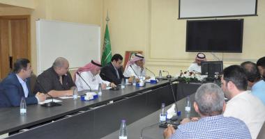 لقاء عميد كلية الدراسات التطبيقية وخدمة المجتمع مع أعضاء هيئة التدريس