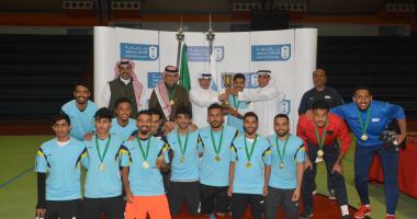 فريق كلية علوم الرياضة والنشاط البدني يحصد كأس بطولة خماسيات كرة القدم
