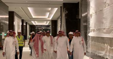 معالي مدير الجامعة في زيارة تفقدية لسير العمل في مشروع فندق الهيلتون