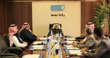 التخطيط والتطوير تناقش خارطة طريق الاعتماد الأكاديمي البرامجي
