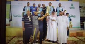 توج منتخب الجامعه بذهبية بطولة كرة الهدف لذوي الاحتياجات الخاصه (اعاقه بصريه ) عقب فوزه على منتخب جامعه الامام محمد بن سعود