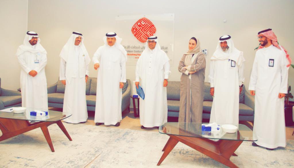الأمير سلطان بن سلمان وفريق عمل برنامج الوصول الشامل ومركز الملك سلمان لإبحاث الإعاقة في صورة جماعية