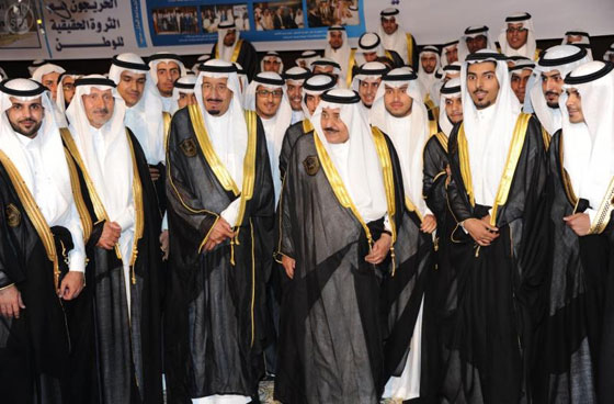 جامعة الملك سعود تحتفل بتخريج الدفعة 51 بحضور سمو ولي العهد وسمو وزير الدفاع الاخبارية