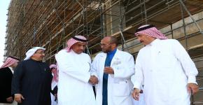 مدير الجامعة يتفقد مستشفى الأسنان ومركز الملك فهد للقلب