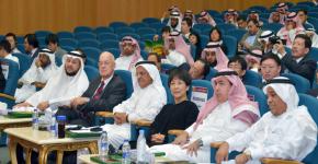 طلاب البترول في المنتدى السعودي الصيني الأول لتكرير البترول 2013م