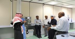 64- اخصائيون من مختبرات الهيئة العامة للغذاء والدواء يزورون كلية علوم الأغذية والزراعة