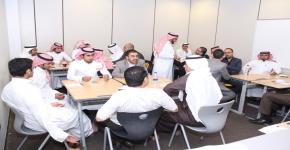عمادة السنة التحضيرية تدرب الطاقم الإداري والإرشادي ضمن برنامج للتنمية المهنية