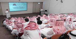 عميد السنة الاولى المشتركة  : بدء البرنامج التعريفي للطلاب و الطالبان المقبولين في جامعة الملك سعود " اون لاين" الجمعة