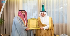 أمير الشرقية يستقبل رئيس الجمعية السعودية للعلاج الطبيعي ومدير وأعضاء فرع المنطقة الشرقية