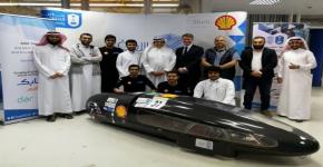 الرئيس التنفيذي لشركة شل في السعودية يطّلع على سيارة رياض-2 المشاركة في ماراثون شل البيئي 2018م