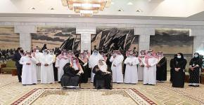 أمير الرياض يكرم طلاب كلية العمارة والتخطيط الفائزين بمسابقة تطوير موقع جبل أبو مخروق