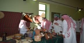 زيارة وفد من كلية السياحة والآثار لمجمع الملك سعود التعليمي لحضور يوم التراث