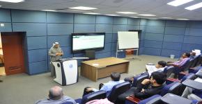 كلية الدراسات التطبيقية تقيم محاضرة بعنوان الإخلاء والإطفاء