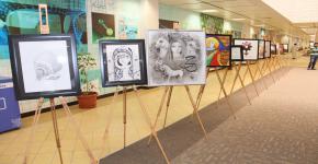 معرض فني تحضير للقاء العلمي الثامن في عمادة السنة الأولى المشتركة