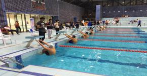 اقامة بطولة الجامعة للسباحة طلاب
