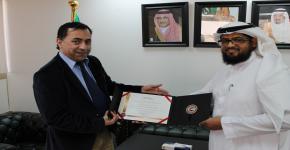 تكريم الإسعاف الوطني الاماراتي لكلية الأمير سلطان الطبية الطارئة بمؤتمر الرعاية الصحية عن بعد في أبوظبي