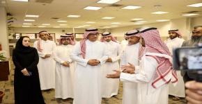 مدير جامعة الملك سعود يتفقد سير العمل بعمادة التعاملات الإلكترونية والاتصالات