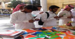 القص واللصق .. ورشة فنية في الفن الهندسي والفن التشكيلي