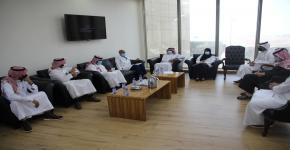 وكيل الجامعة للشؤون التعليمية والأكاديمية يزور سكن الطلاب