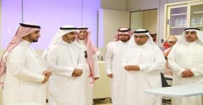 وكيل الجامعة للشؤون الأكاديمية والتعليمية يطلع على جاهزية كلية التمريض