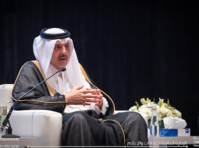رئيس مجلس إدارة الجامعة يلتقي بقيادات الكليات والعمادات المساندة