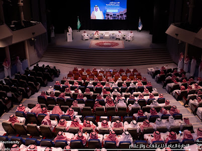 رئيس مجلس إدارة الجامعة يلتقي بقيادات الكليات والعمادات المساندة