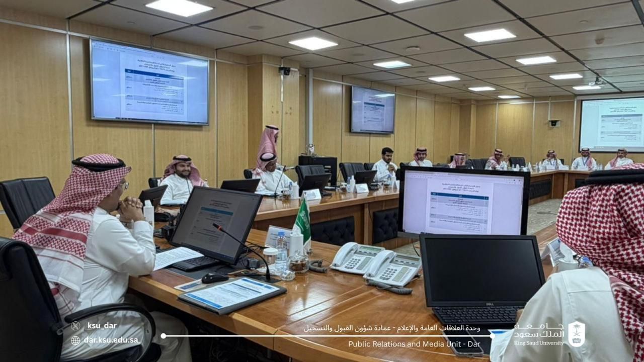 اجتماع لجنة الطلاب