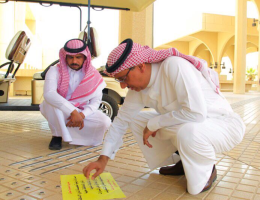 معالى مدير الجامعة يتفقد مسارات ذوي الاعاقة البصرية