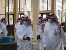 وكيل الجامعة للشؤون التعليمية والأكاديمية يزور كلية التربية