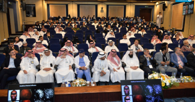 نيابةً عن عميد كلية الطب الدكتور الفدّا يفتتح الندوة (51) لقسم طب وجراحة العيون