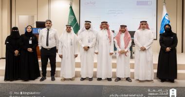 نيابةً عن سعادة رئيس ⁧‫جامعة الملك سعود‬⁩ المُكلَّف أ.د. علي بن محمد مسملي ‏سعادة عميد كلية العلوم الإنسانية والاجتماعية أ.د. عبدالوهاب بن محمد أبا الخيل يوقّع مذكرة تفاهم مع مركز تمكين للدراسات والبحوث