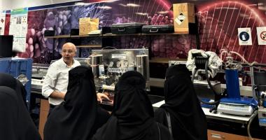 المعهد يستقبل طالبات جامعة الأمير سطّام بن عبدالعزيز بالخرج من كلية الفيزياء 