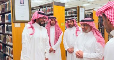 نائب رئيس الجامعة للدراسات العليا والبحث العلمي يزور شؤون المكتبات قبل بداية العام الدراسي2026-…