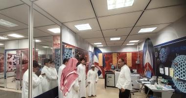 معهد الملك عبد الله يستقبل عدد من طلاب ثانوية مدارس الصدارة الأهلية