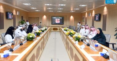 المجلس الاستشاري لكلية الطب يعقد اجتماعه الأول لمناقشة الخطط الاستراتيجية وتعزيز الريادة والتميز