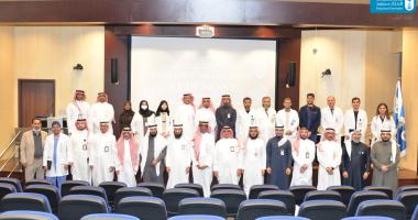 طب وجراحة العيون في كلية الطب يقيم يوم أبحاث الطبيب المقيم 2025، ويحتفي بخريجي الدراسات العليا