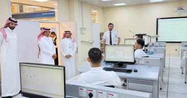 نائب رئيس الجامعة للمشاريع يتابع جاهزية كلية الدراسات التطبيقية للعام الدراسي الجديد
