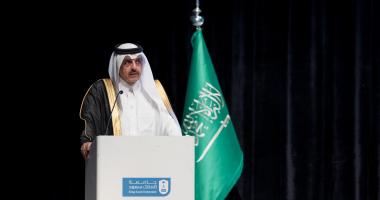 رئيس مجلس إدارة الجامعة يلتقي بقيادات الكليات والعمادات المساندة