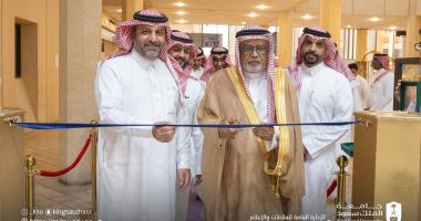 نائب رئيس جامعة الملك سعود للشؤون التعليمية والأكاديمية برعى معرض الملصقات العلمية لمشاريع تخرج…