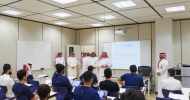 نائب رئيس الجامعة للمشاريع يتفقد كلية التمريض