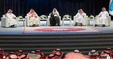 رئيس مجلس إدارة الجامعة يلتقي بقيادات الكليات والعمادات المساندة