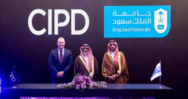 الجامعة تطلق شراكة استراتيجية مع CIPD لتطوير منظومة الموارد البشرية