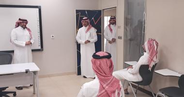 عميد الكلية يستقبل نائب رئيس الجامعة للدراسات العليا والبحث العلمي في زيارته التفقدية للكلية
