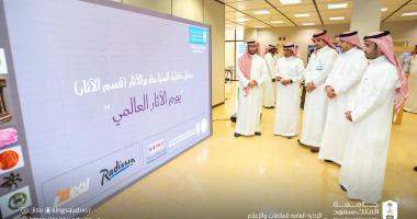 كلية السياحة والآثار تحتفي بيوم الآثار العالمي بمعرض “رحلة الآثار: من الأرض إلى العرض”