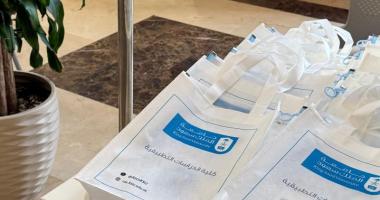 كلية الدراسات التطبيقية تشارك ببرنامج زيارة المدارس