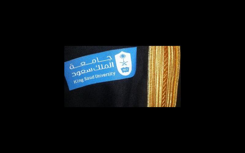 مشالح وعباءات التخرج