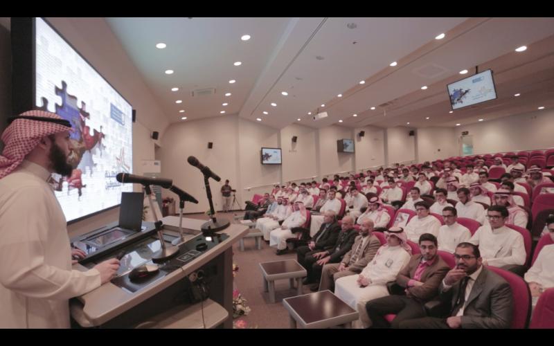 لقاء تعريفي عن برنامج الطلبة المتفوقين بعمادة السنة التحضيرية