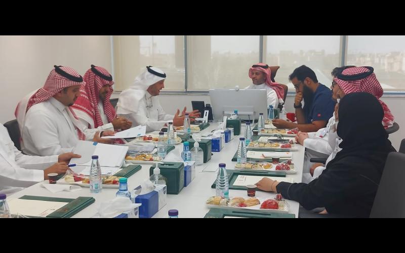 وفد كلية الأمير سلطان بن عبدالعزيز للخدمات الطبية الطارئة يزور مقر هيئة الهلال الأحمر السعودي