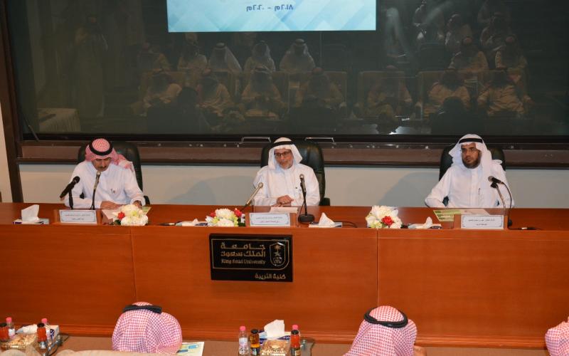 صورة للمتحدثين في نقاش محور الهيكلة والحوكمة